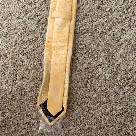 Yellowish Gold color long tie - Picture 2 of 2